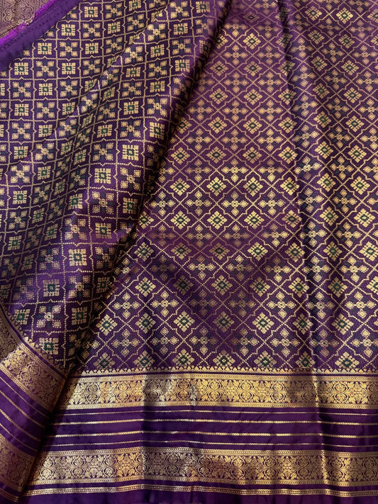 Improbable Purple Pure Zari Weaving Banarasi Silk Saree With Enigmatic Blouse Piece