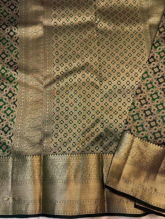 Enchanting Dark Green Pure Banarasi Silk Saree With Desiring Blouse Piece
