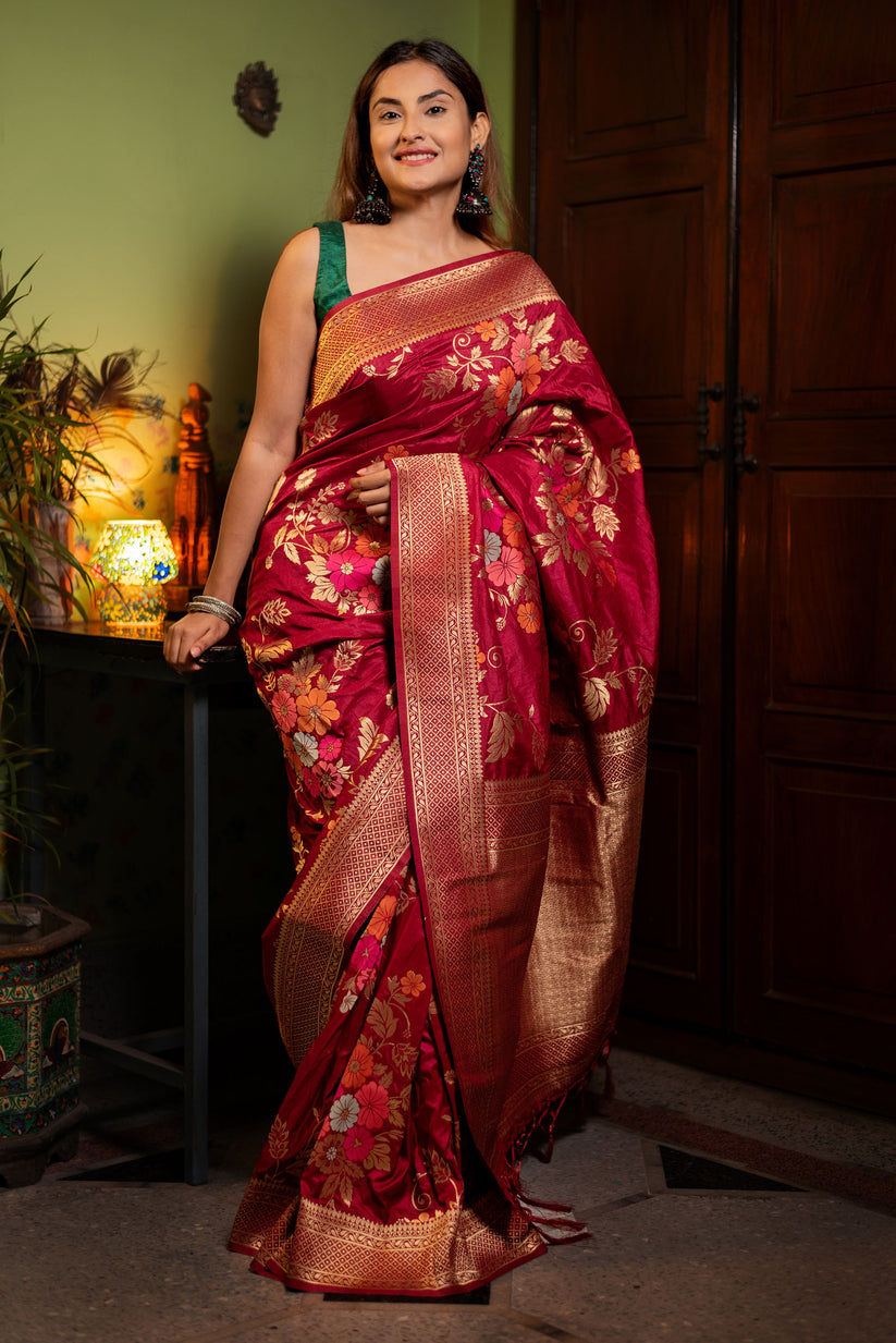 Snazzy Red Soft Banarasi Silk Saree With Tempting Blouse Piece