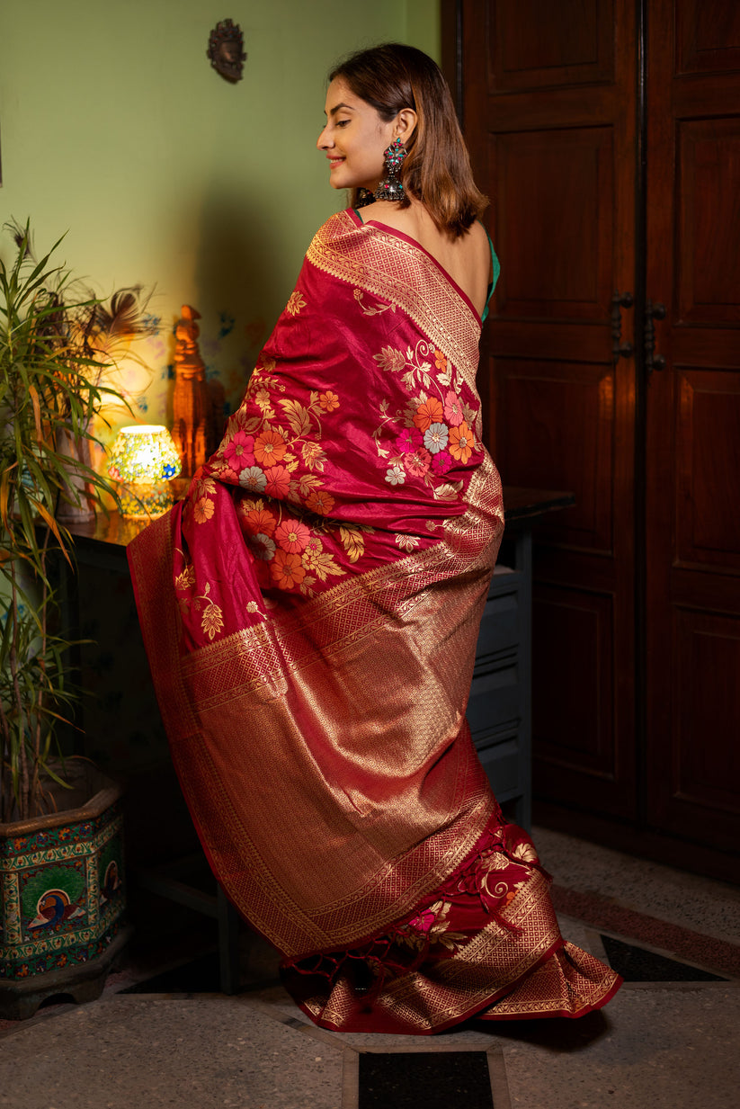 Snazzy Red Soft Banarasi Silk Saree With Tempting Blouse Piece