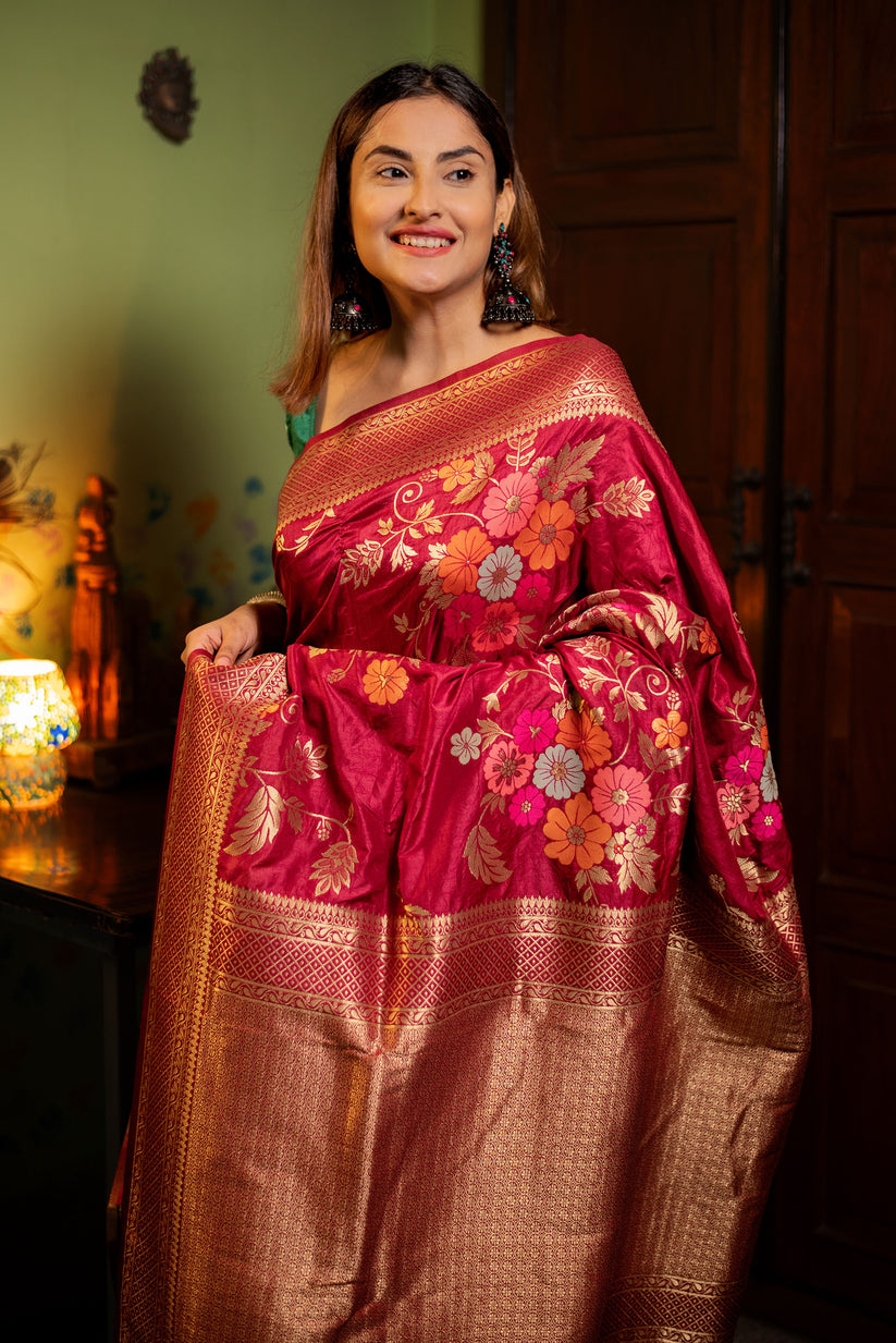 Snazzy Red Soft Banarasi Silk Saree With Tempting Blouse Piece