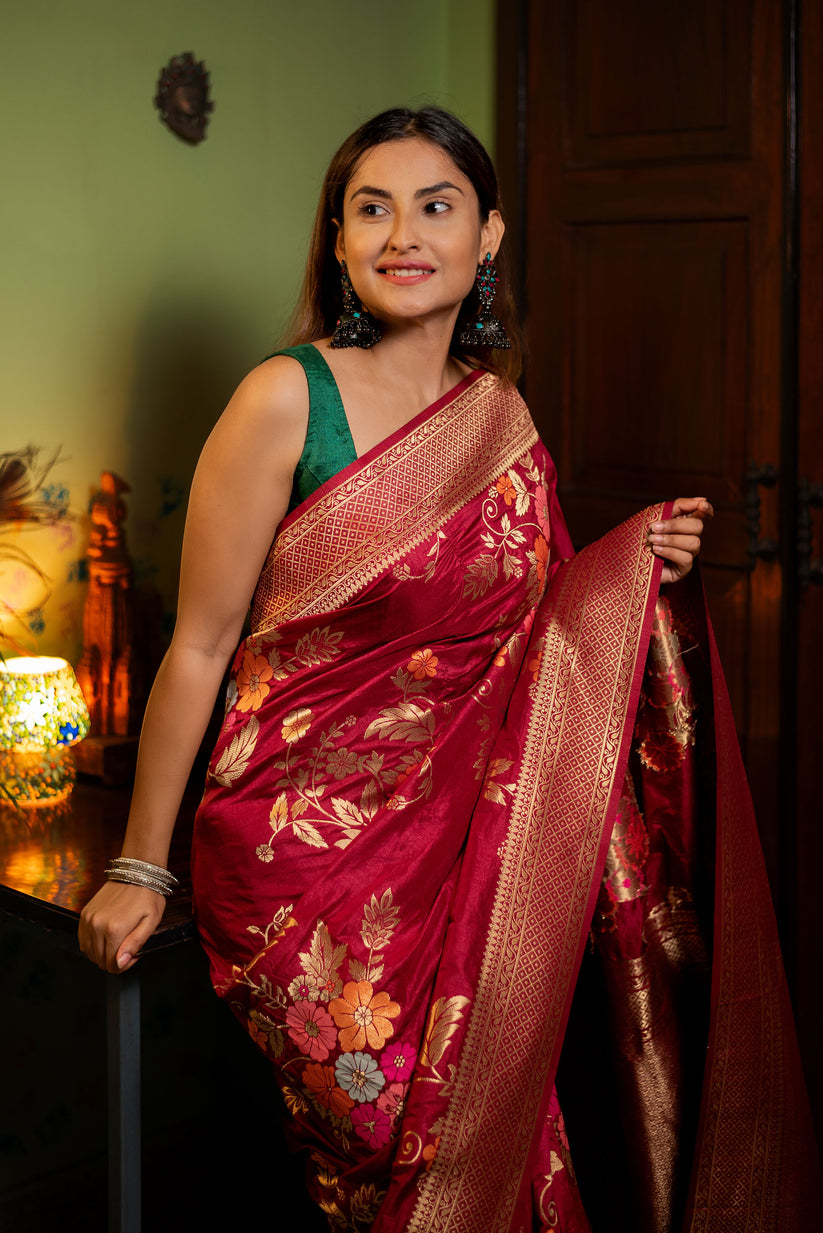 Snazzy Red Soft Banarasi Silk Saree With Tempting Blouse Piece