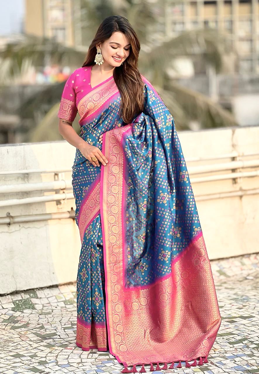 Blooming Rama Soft Silk Saree With Gorgeous Blouse Piece