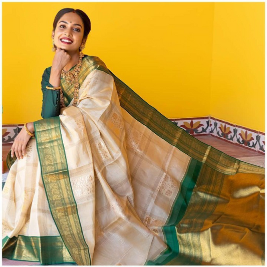 Unequalled White Soft Banarasi Silk Saree With Glittering Blouse Piece