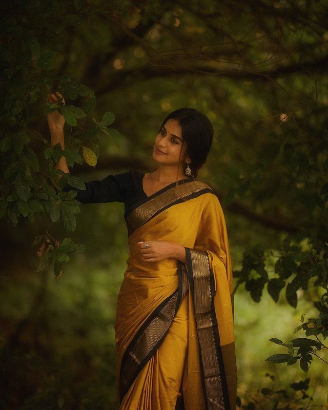 Elegant Yellow Soft Banarasi Silk Saree With Staring Blouse Piece