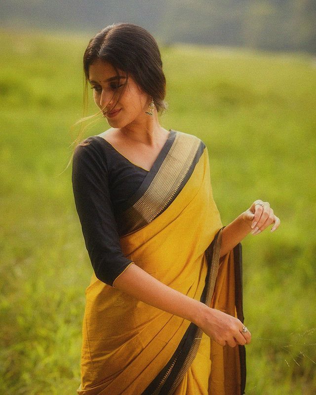 Elegant Yellow Soft Banarasi Silk Saree With Staring Blouse Piece