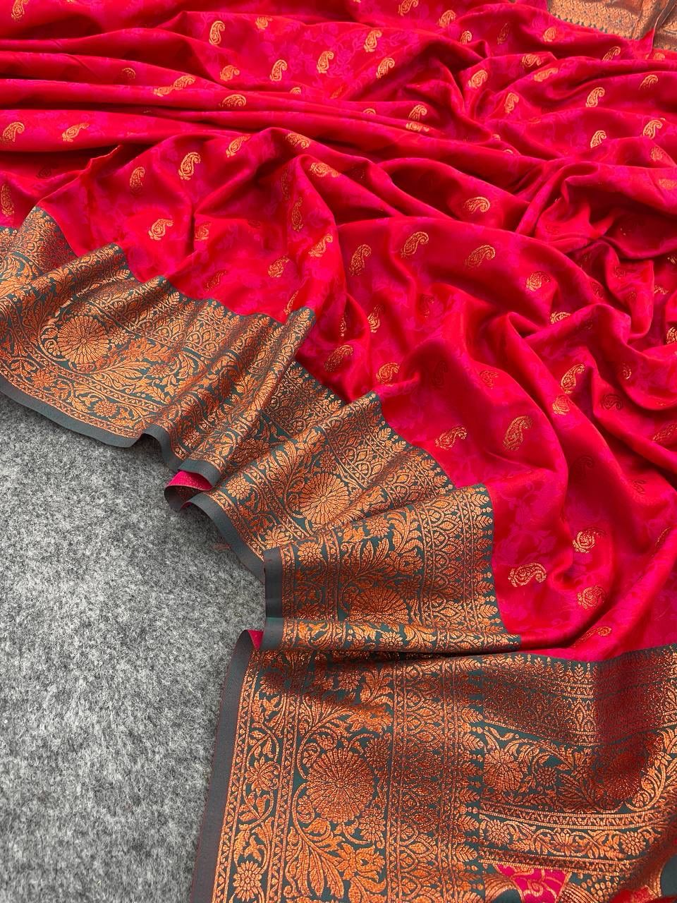 Angelic Dark Pink Soft Banarasi Silk Saree With Moiety Blouse Piece