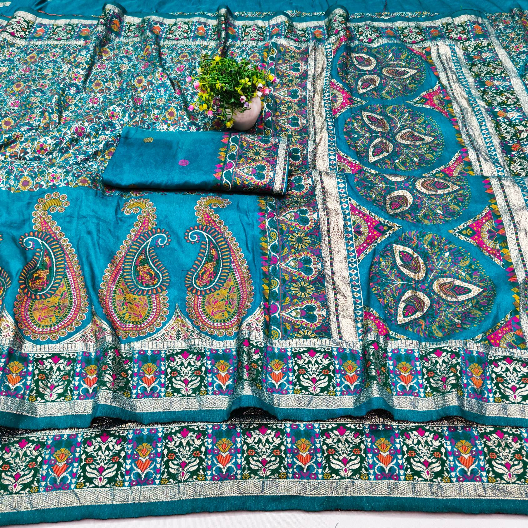 Enthralling Rama Nylon Dola Pashmina Saree With Gleaming Blouse Piece