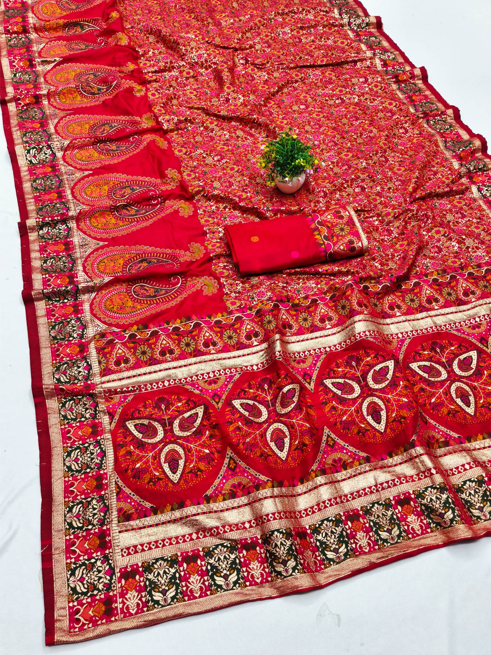 Serendipity Red Nylon Dola Pashmina Saree With Beguiling Blouse Piece