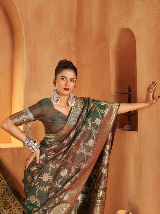 Posh Green Pure Banarasi Silk Saree With Adoring Blouse Piece