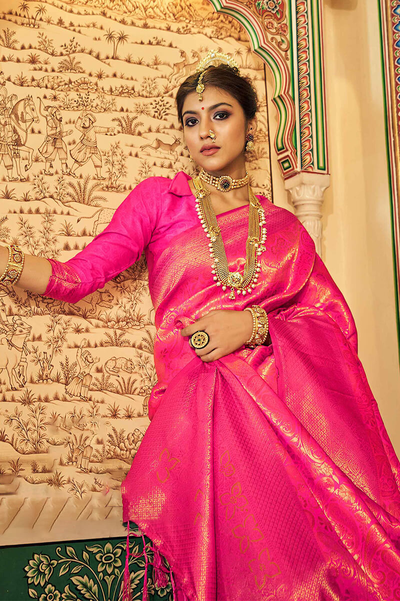 Twirling Dark Pink Kanjivaram Silk Saree With Inspiring Blouse Piece