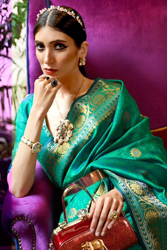 Felicitous Rama Kanjivaram Silk Saree With Amiable Blouse Piece