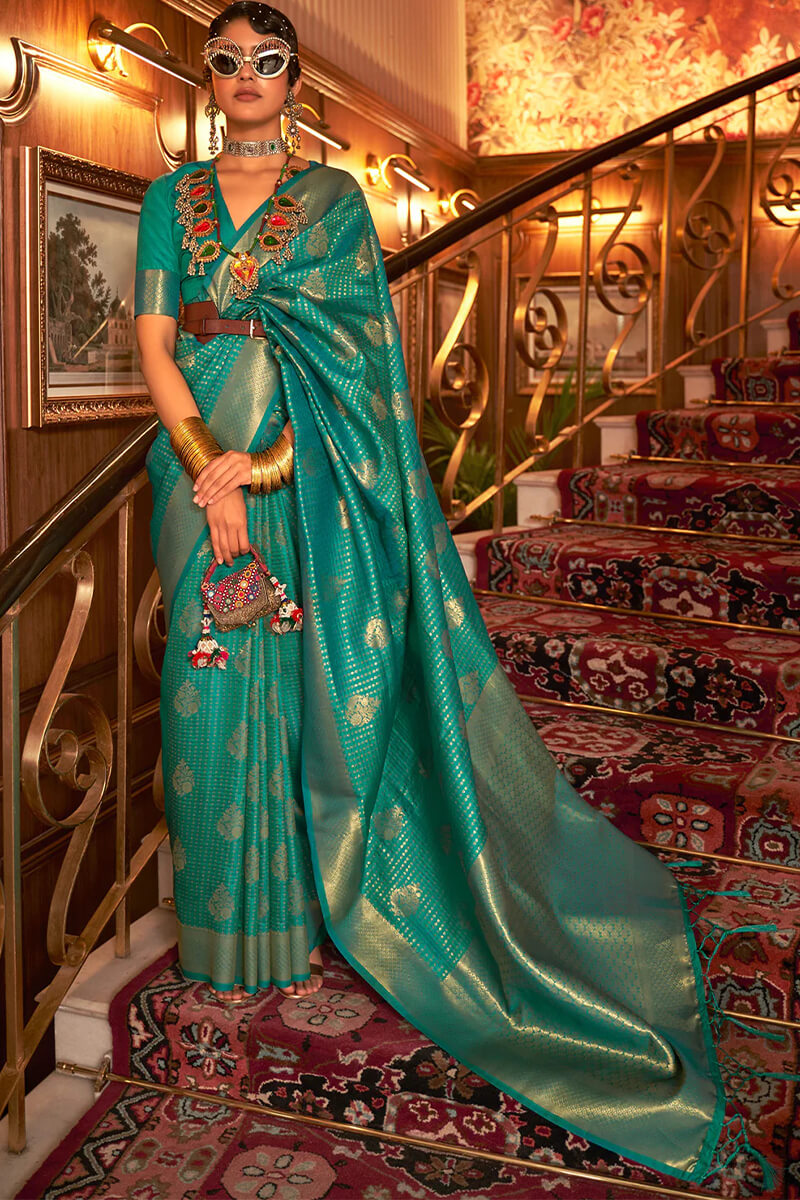 Rhapsodic Rama Kanjivaram Silk Saree with Effulgent Blouse Piece