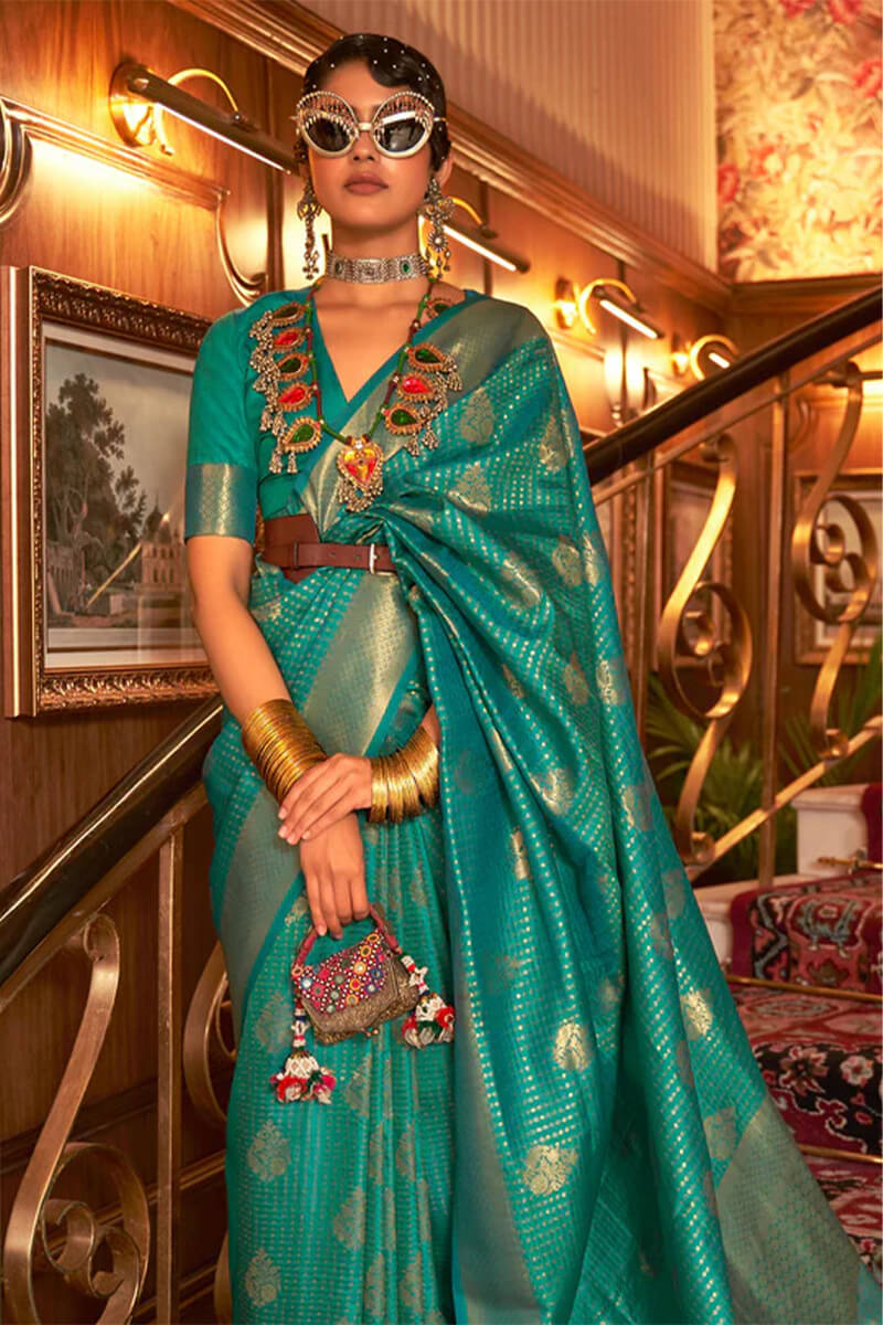 Rhapsodic Rama Kanjivaram Silk Saree with Effulgent Blouse Piece