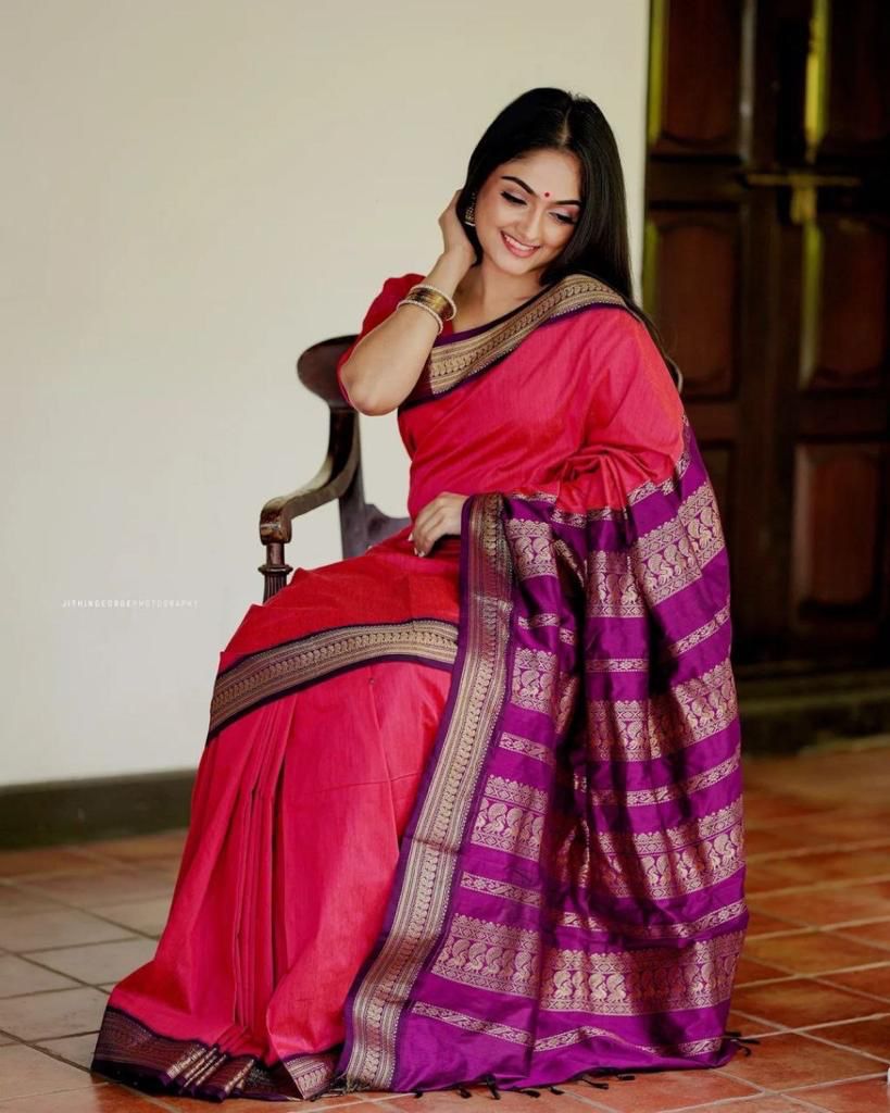 Snazzy Pink Soft Banarasi Silk Saree With Luxuriant Blouse Piece