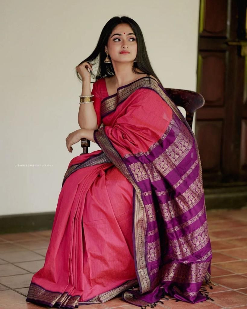 Snazzy Pink Soft Banarasi Silk Saree With Luxuriant Blouse Piece