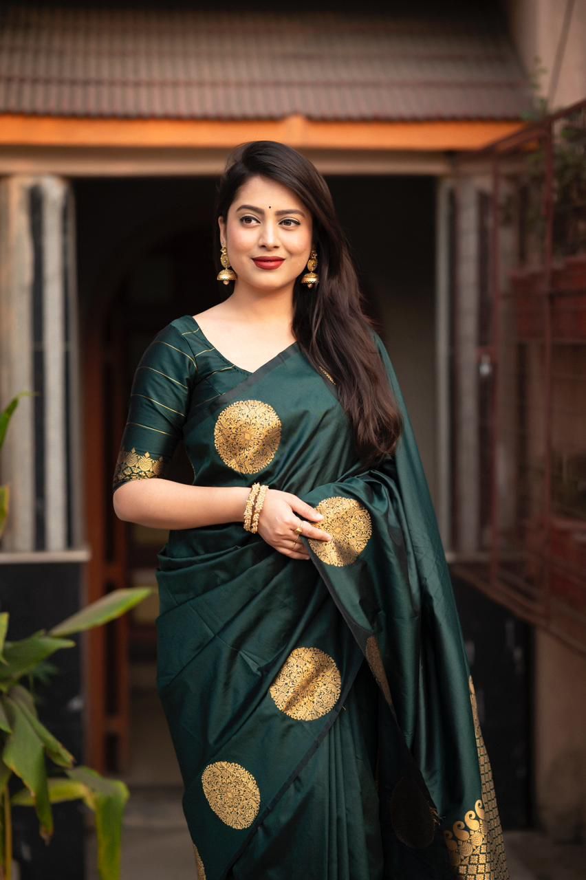 Designer Dark Green Soft Silk Saree With Mesmeric Blouse Piece