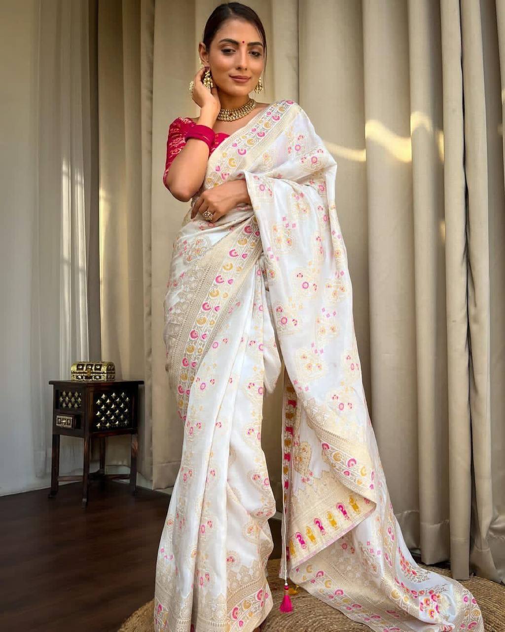 Sumptuous Off White Soft Silk Saree With Engrossing Blouse Piece