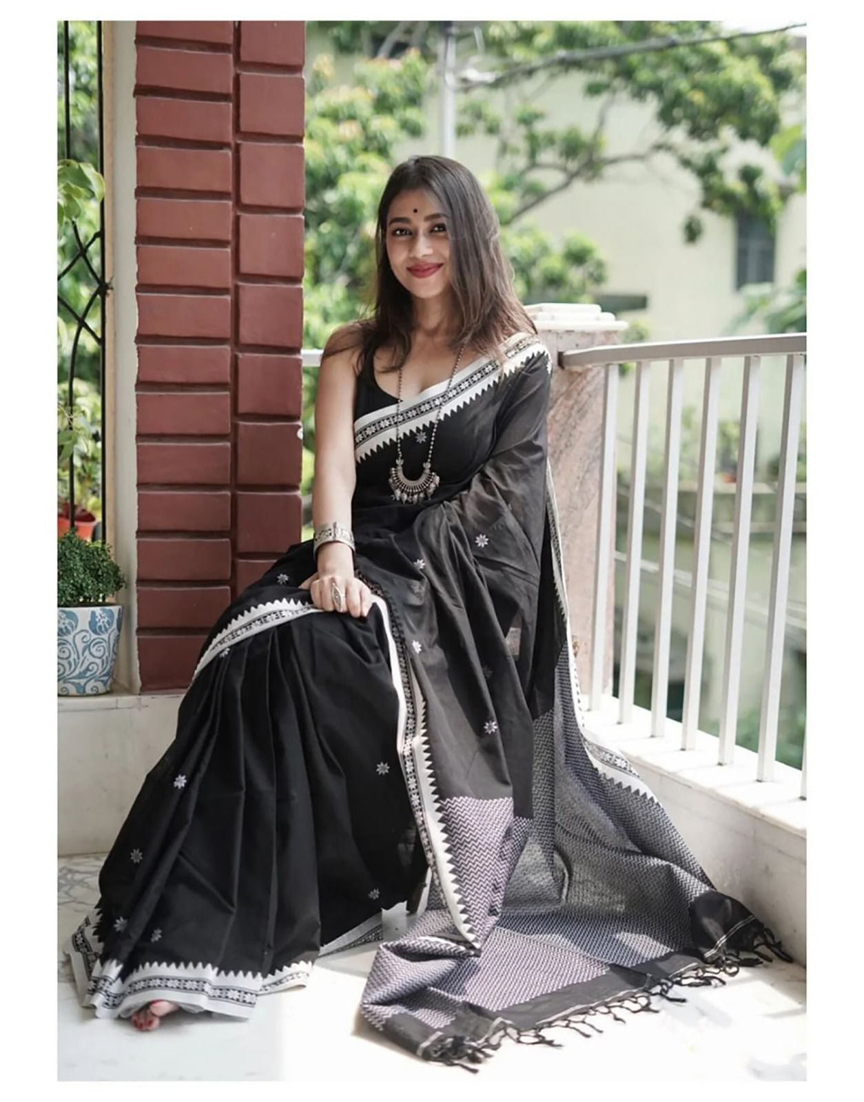 Charming Black Cotton Silk Saree With Deserving Blouse Piece