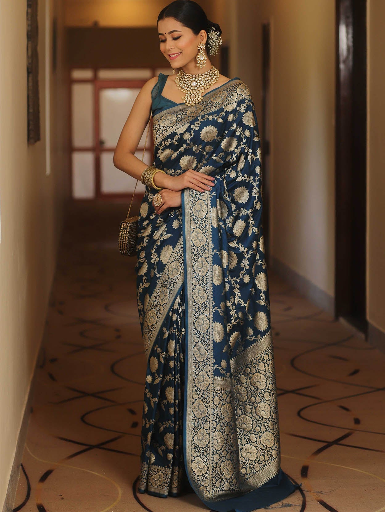 Redolent Navy Blue Soft Silk Saree With Fugacious Blouse Piece