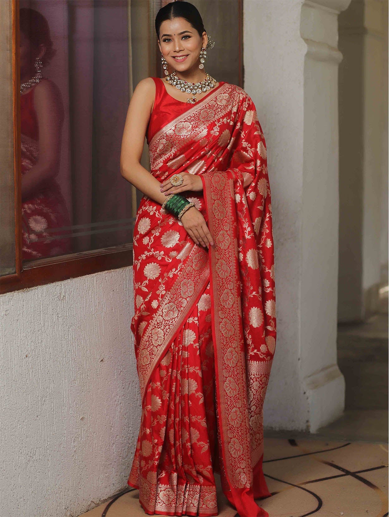 Desuetude Red Soft Silk Saree With Traditional Blouse Piece