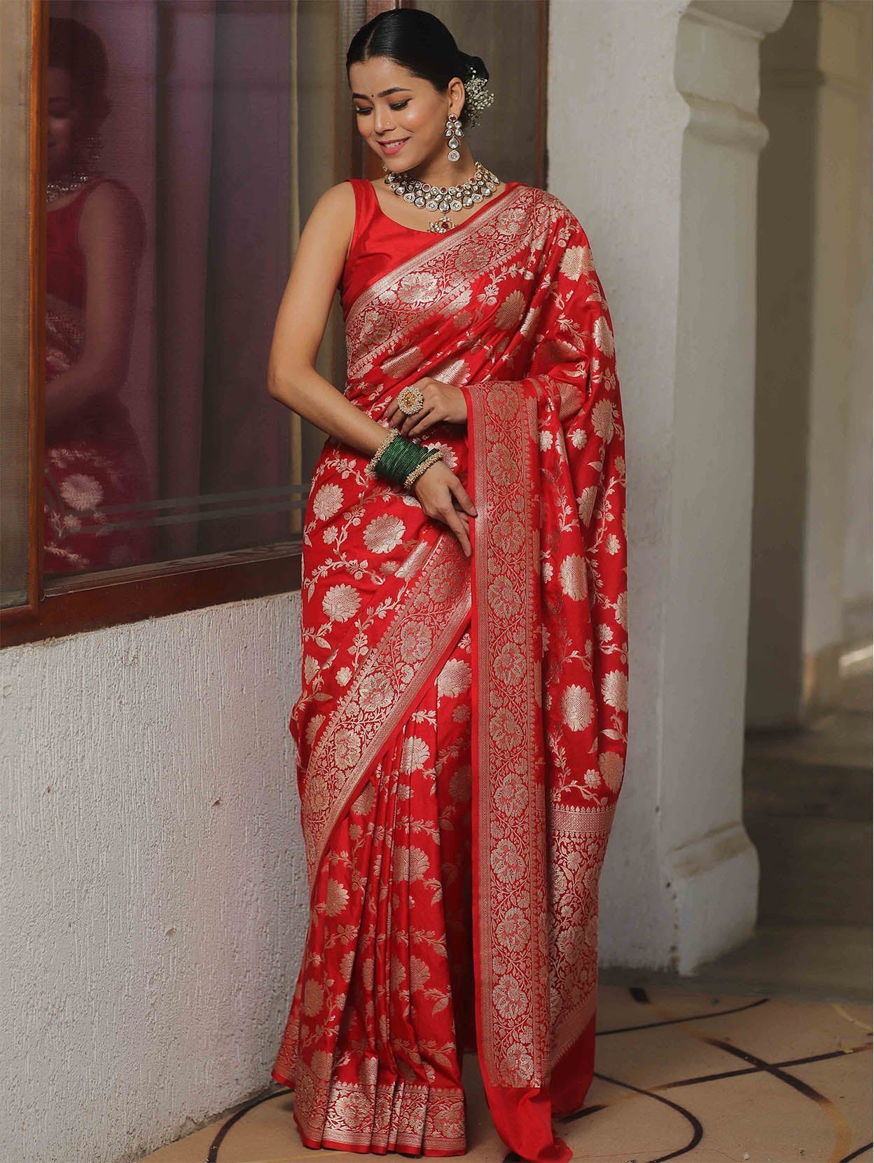 Desuetude Red Soft Silk Saree With Traditional Blouse Piece