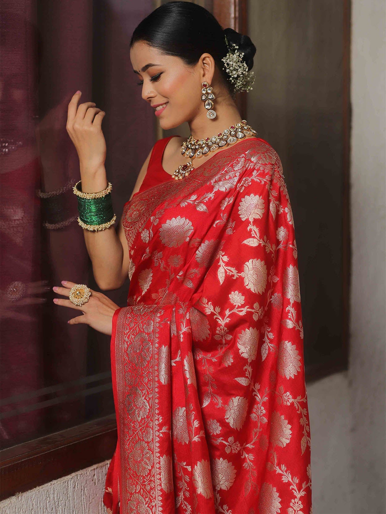 Desuetude Red Soft Silk Saree With Traditional Blouse Piece