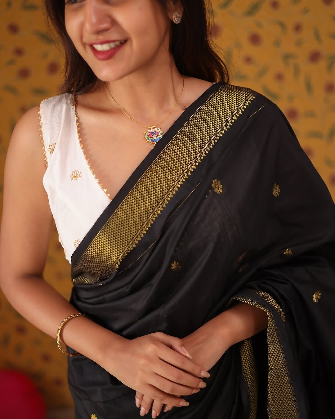 Profuse Black Soft Silk Saree With Splendiferous Blouse Piece