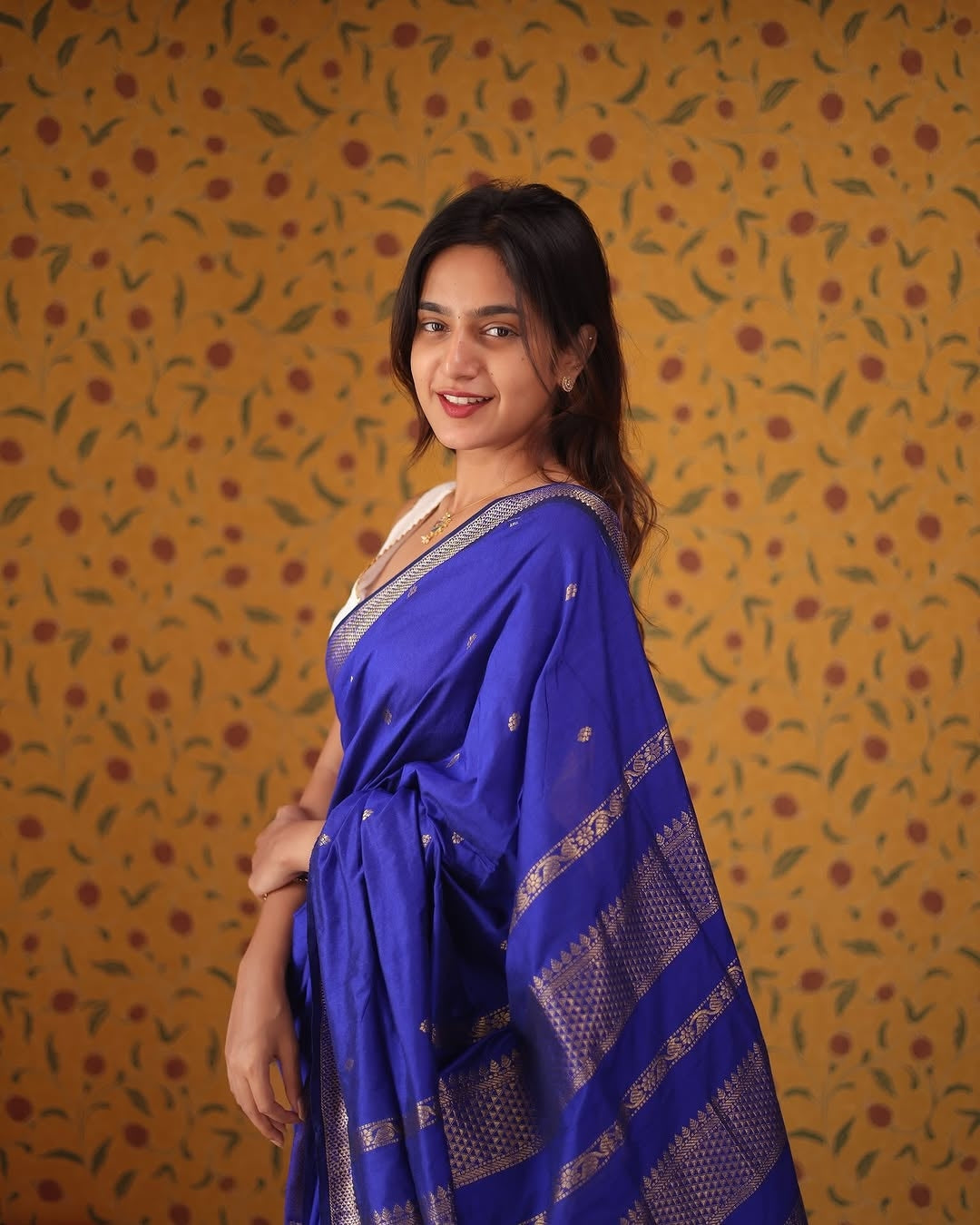 Angelic Royal Blue Soft Silk Saree With Delightful Blouse Piece