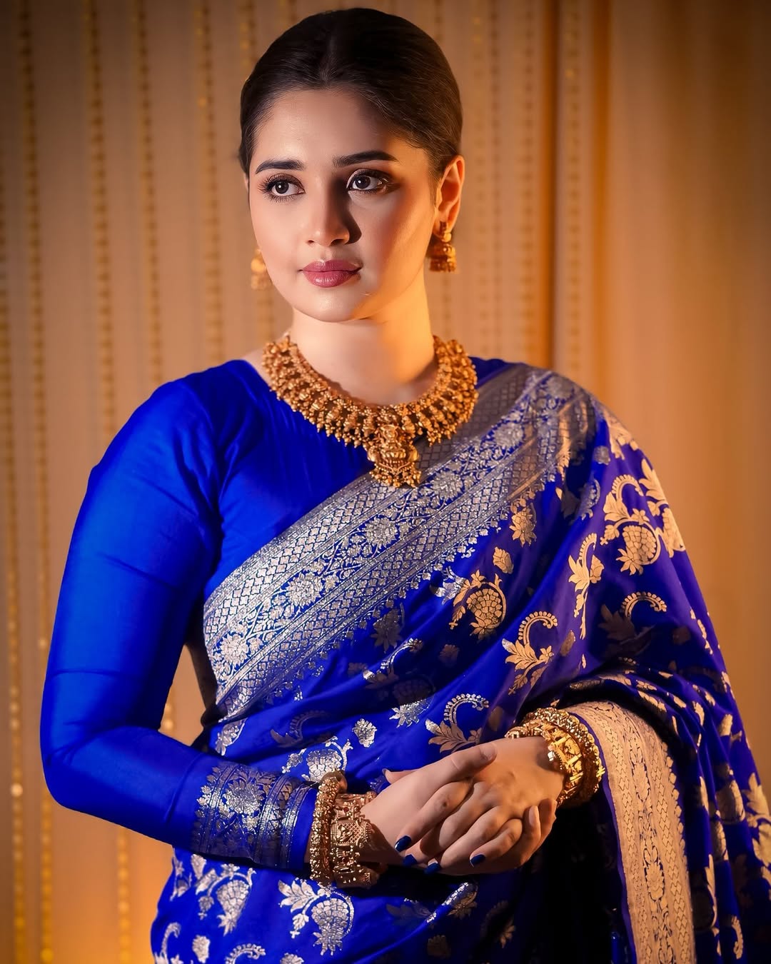 Exquisite Royal Blue Soft Banarasi Silk Saree With Fantabulous Blouse Piece