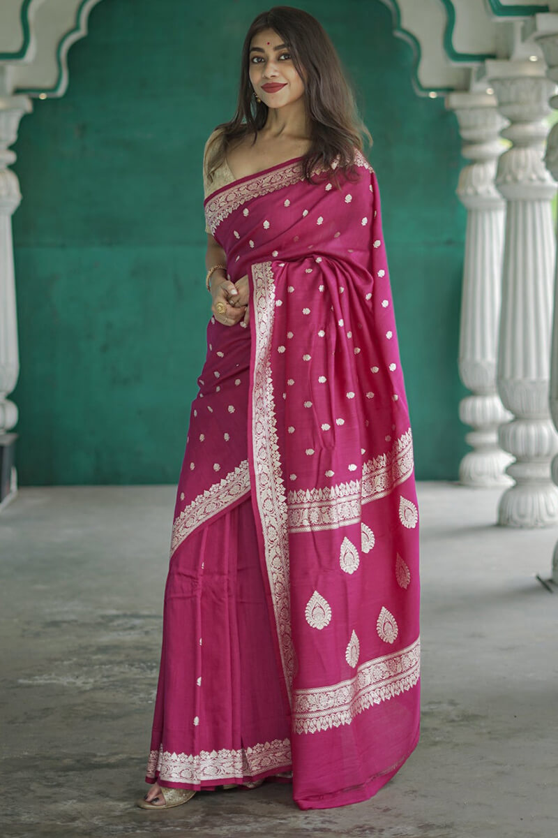 Incredible Dark Pink Linen Silk Saree With Beleaguer Blouse Piece