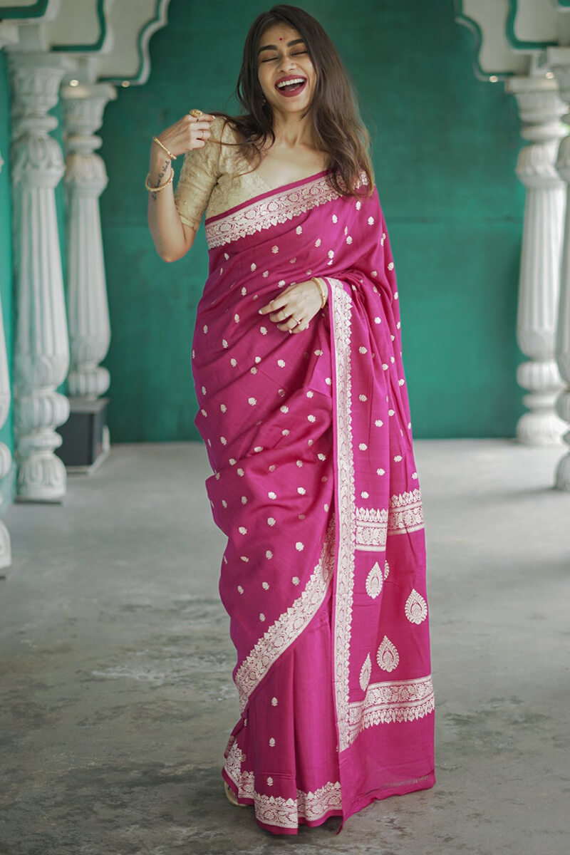 Incredible Dark Pink Linen Silk Saree With Beleaguer Blouse Piece