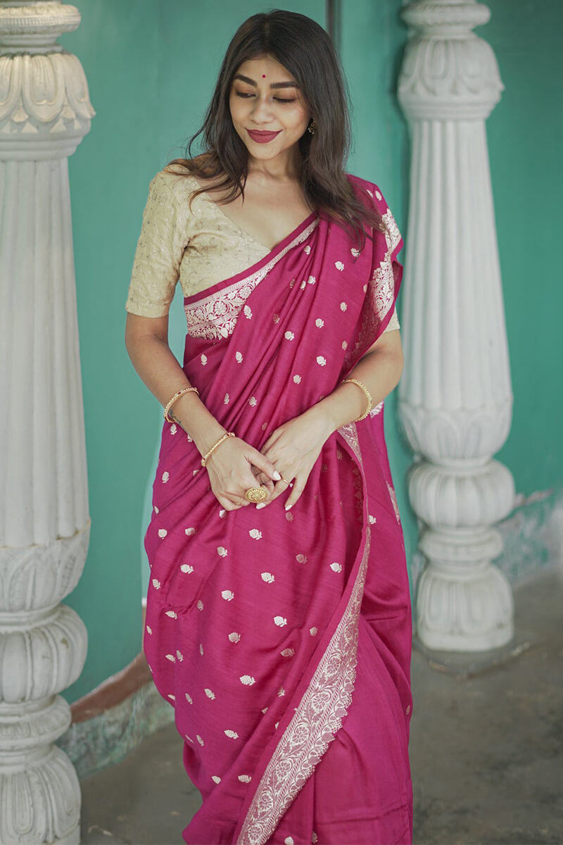 Incredible Dark Pink Linen Silk Saree With Beleaguer Blouse Piece