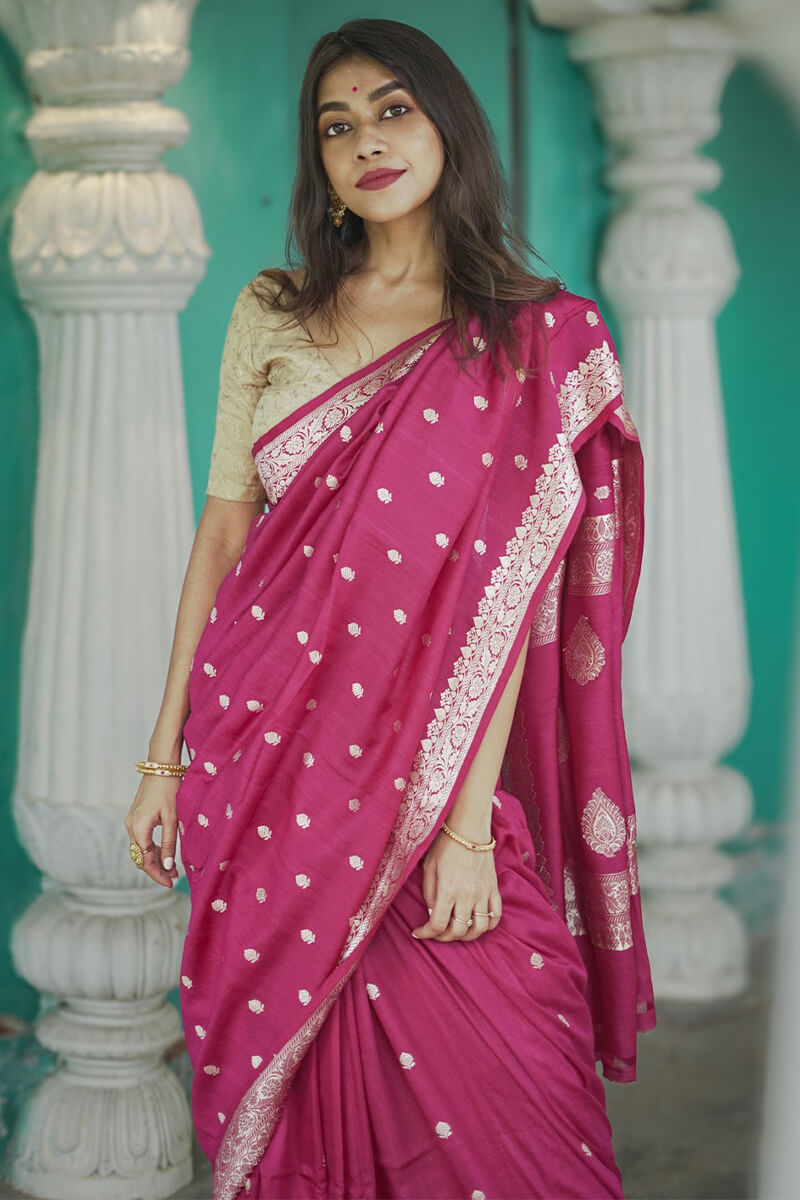 Incredible Dark Pink Linen Silk Saree With Beleaguer Blouse Piece