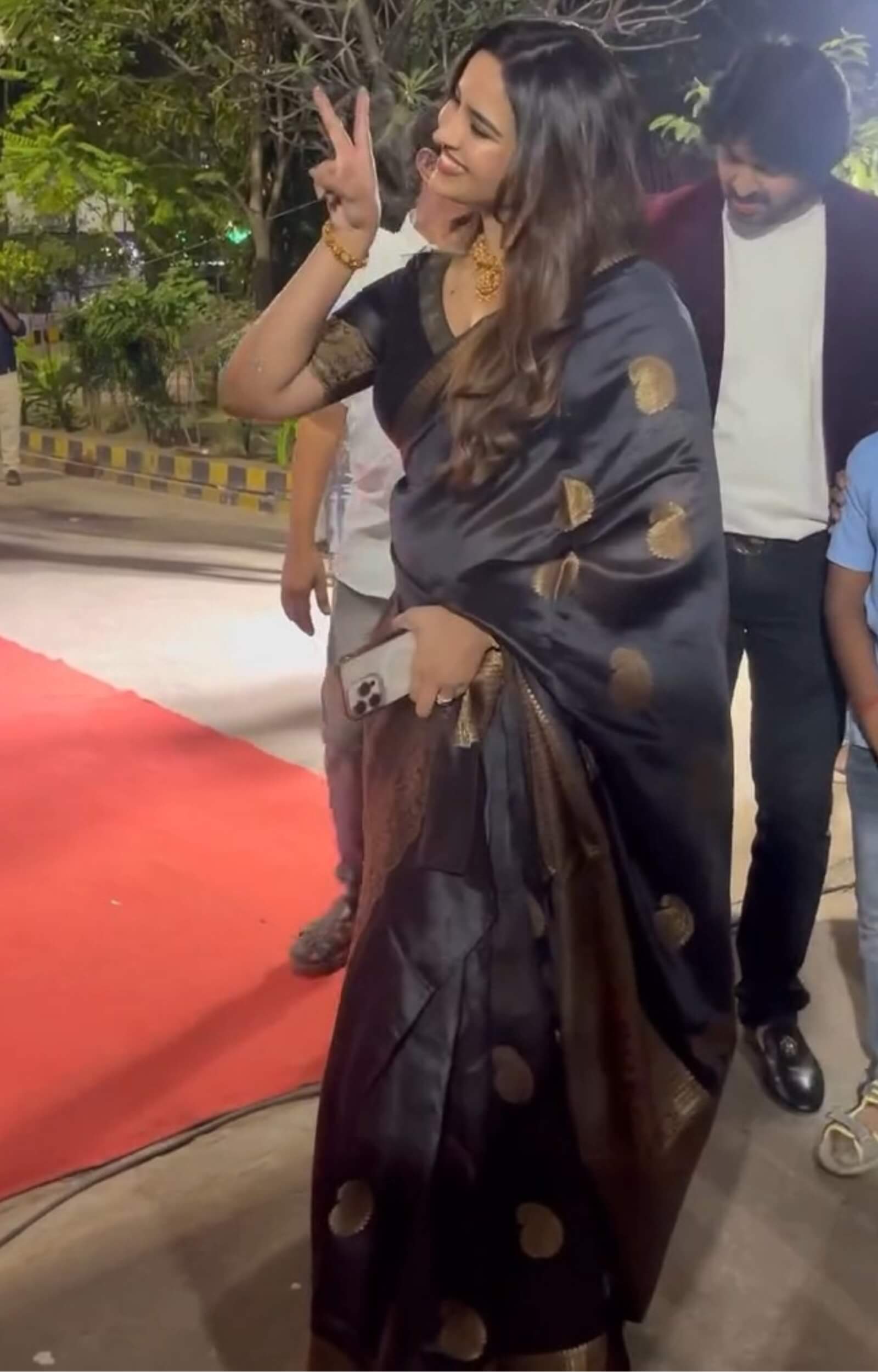 Quixotic Black Soft Silk Saree With Ravishing Blouse Piece