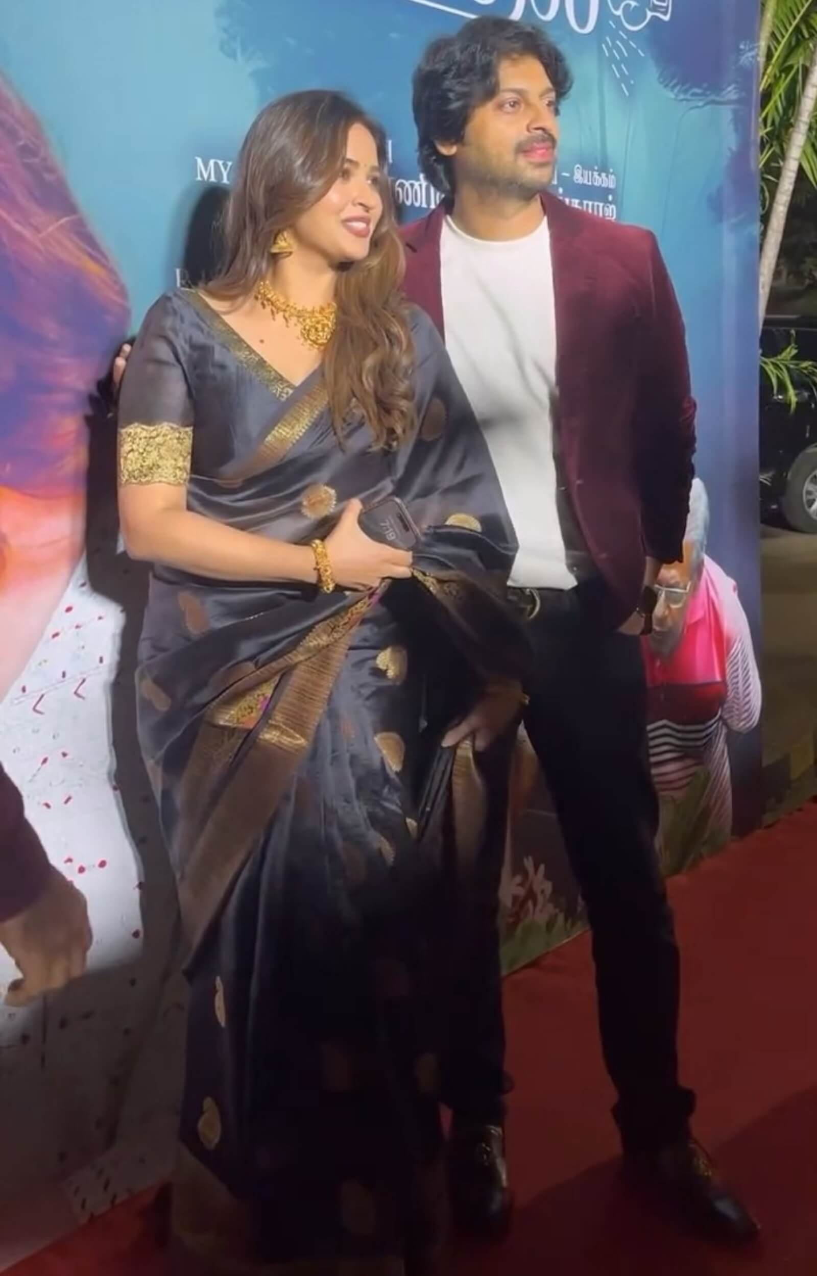 Quixotic Black Soft Silk Saree With Ravishing Blouse Piece