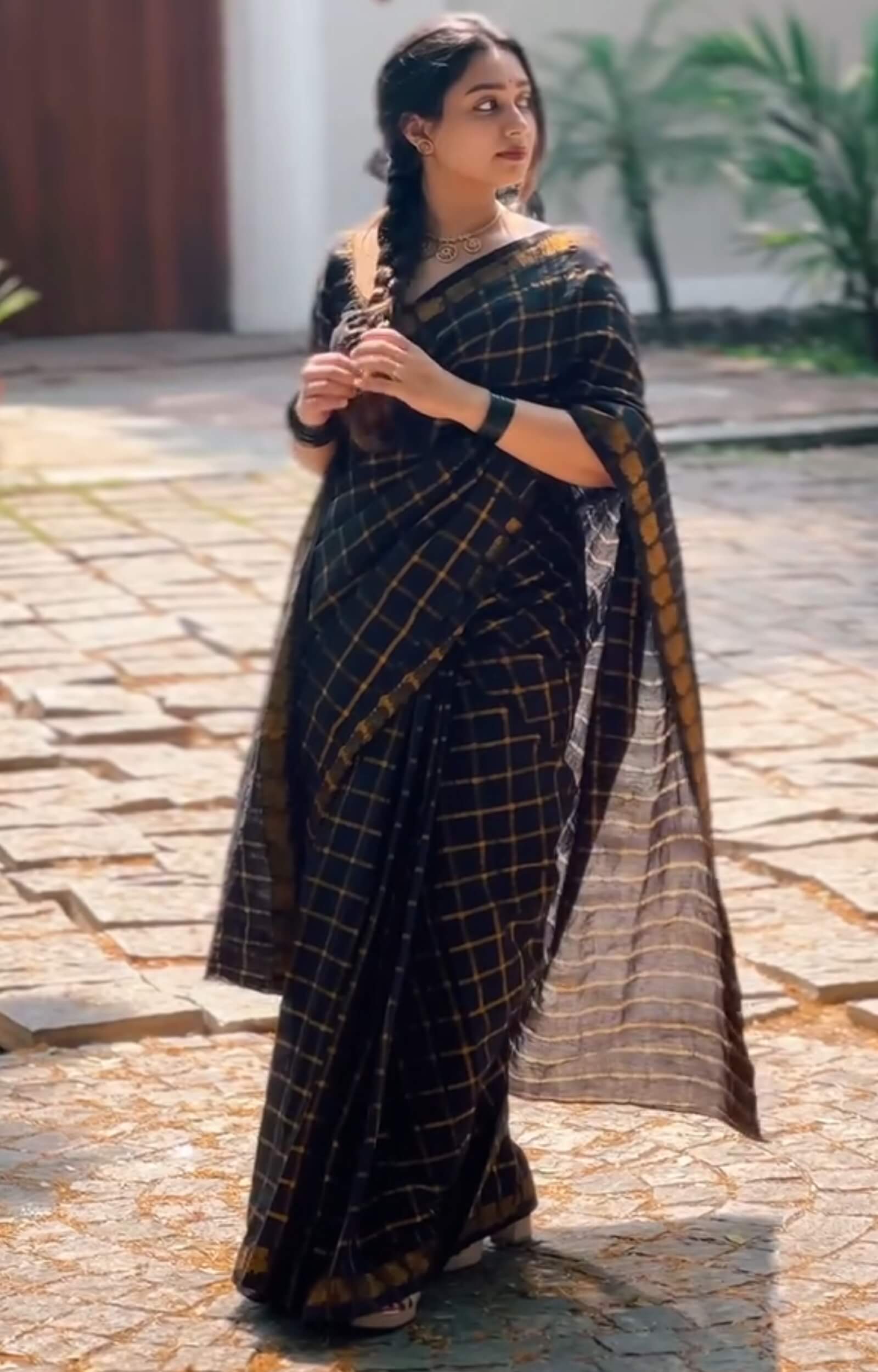 Mesmerising Black Cotton Silk Saree With Beguiling Blouse Piece