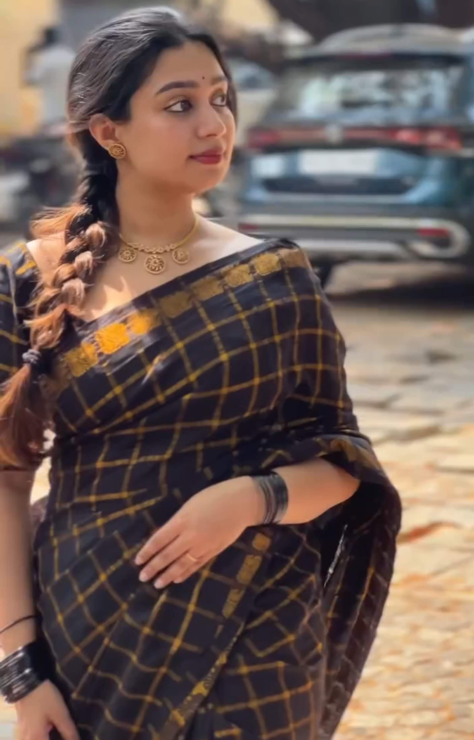 Mesmerising Black Cotton Silk Saree With Beguiling Blouse Piece
