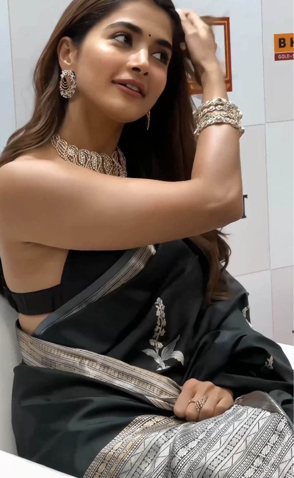 Super classy Black Soft Silk Saree With Zephyr Blouse Piece