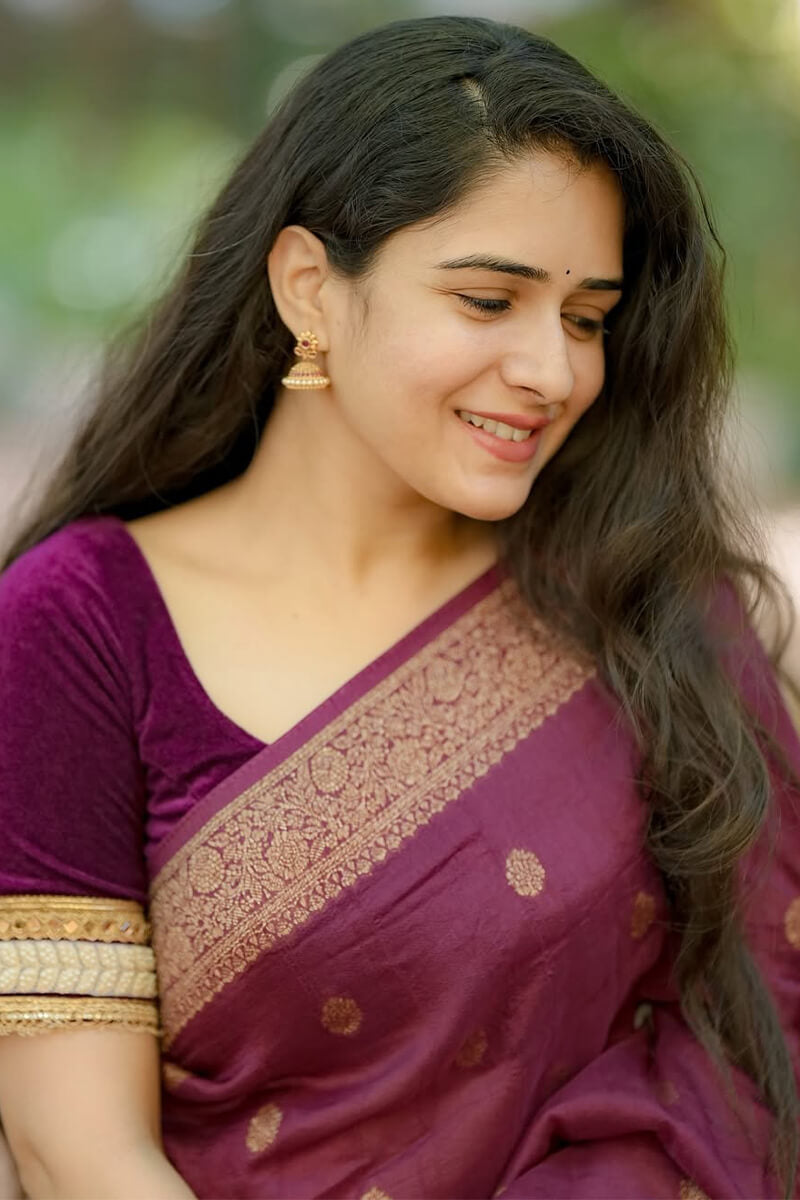 Gratifying Wine Soft Silk Saree With Enigmatic Blouse Piece