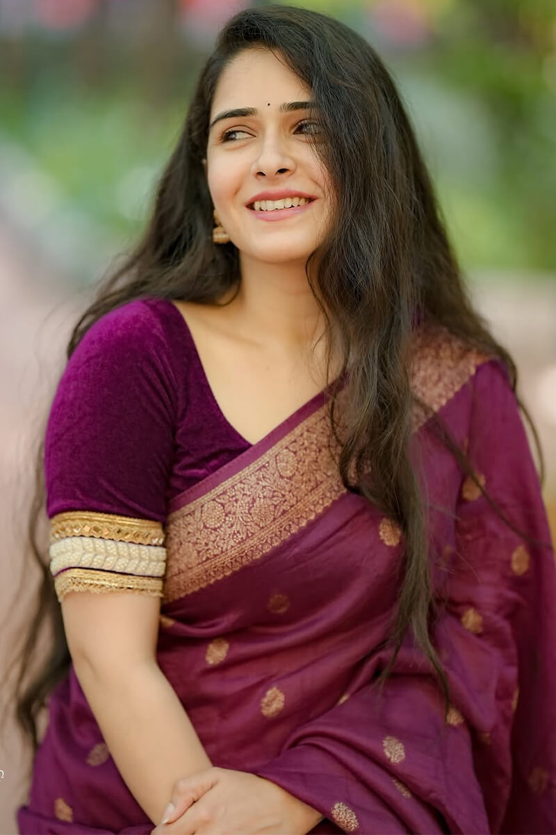 Gratifying Wine Soft Silk Saree With Enigmatic Blouse Piece