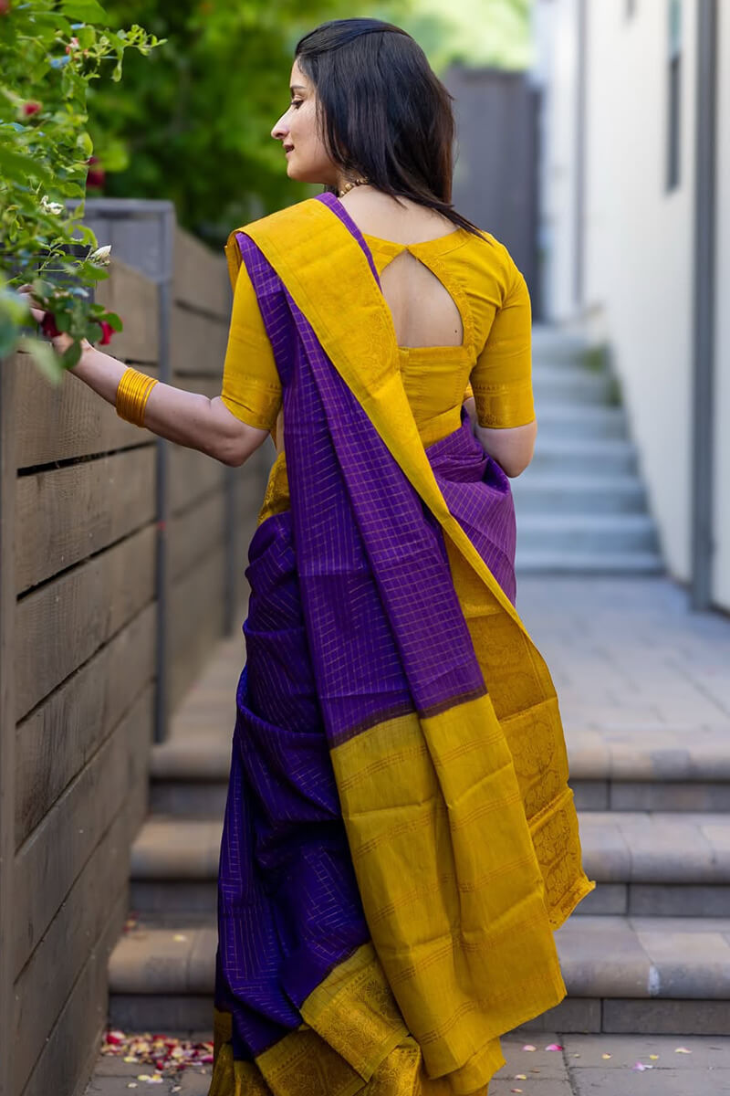Gratifying Purple Soft Silk Saree With Lissome Blouse Piece