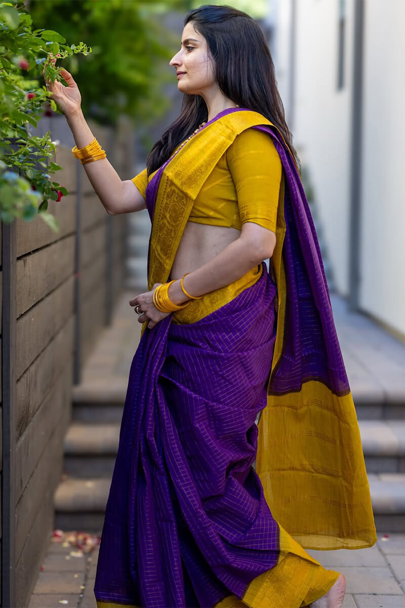 Gratifying Purple Soft Silk Saree With Lissome Blouse Piece