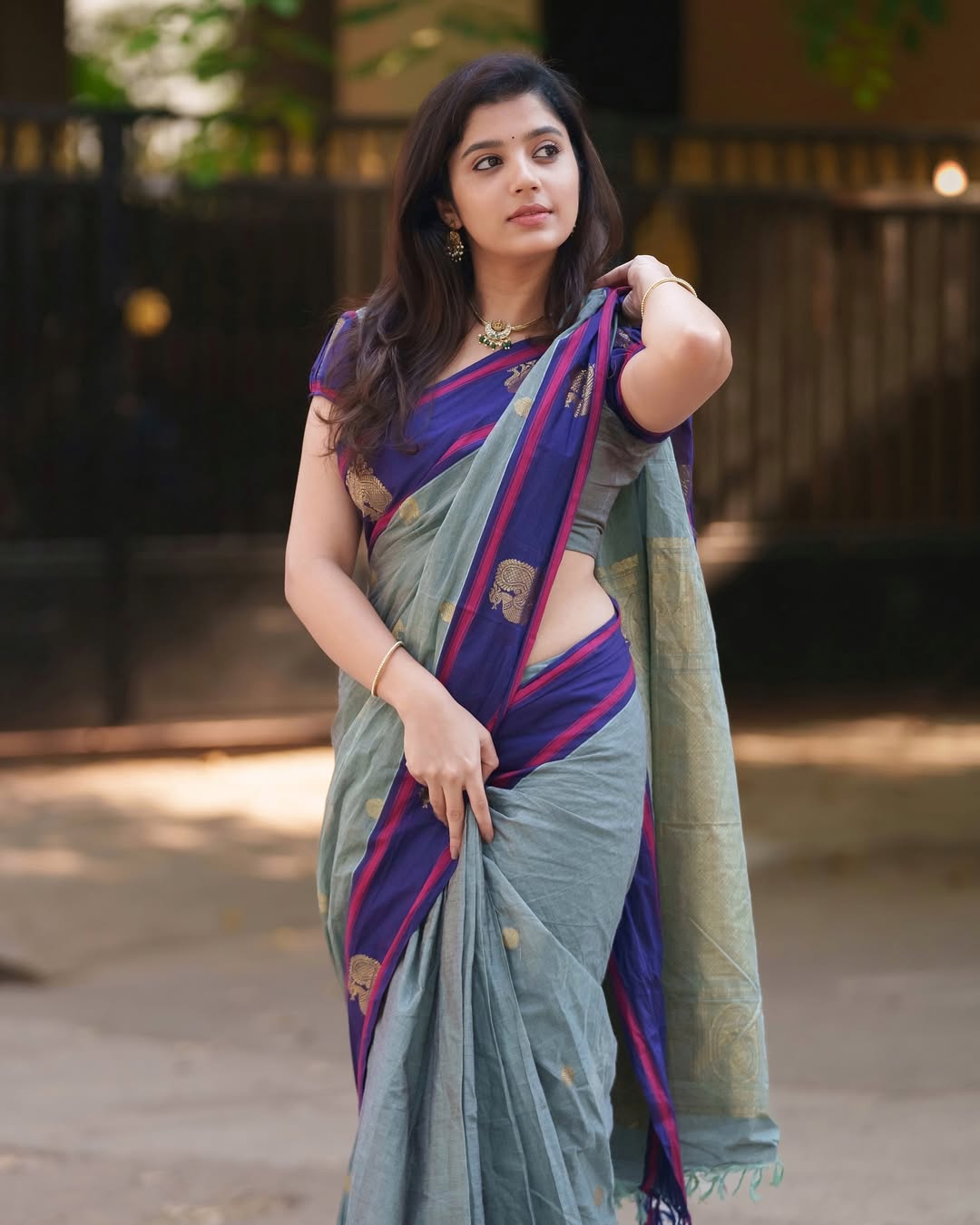 Opulent Grey Cotton Silk Saree With Flaunt Blouse Piece