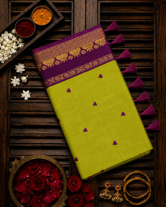 Exceptional Green Cotton Silk Saree With Intricate Blouse Piece