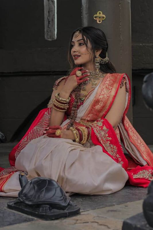 Blissful Off White Soft Silk Saree With Resplendent Blouse Piece