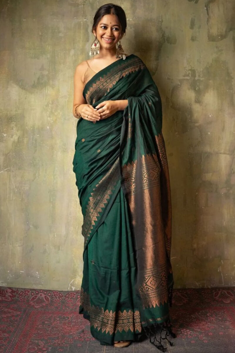 Lagniappe Dark Green Soft Silk Saree With Sumptuous Blouse Piece