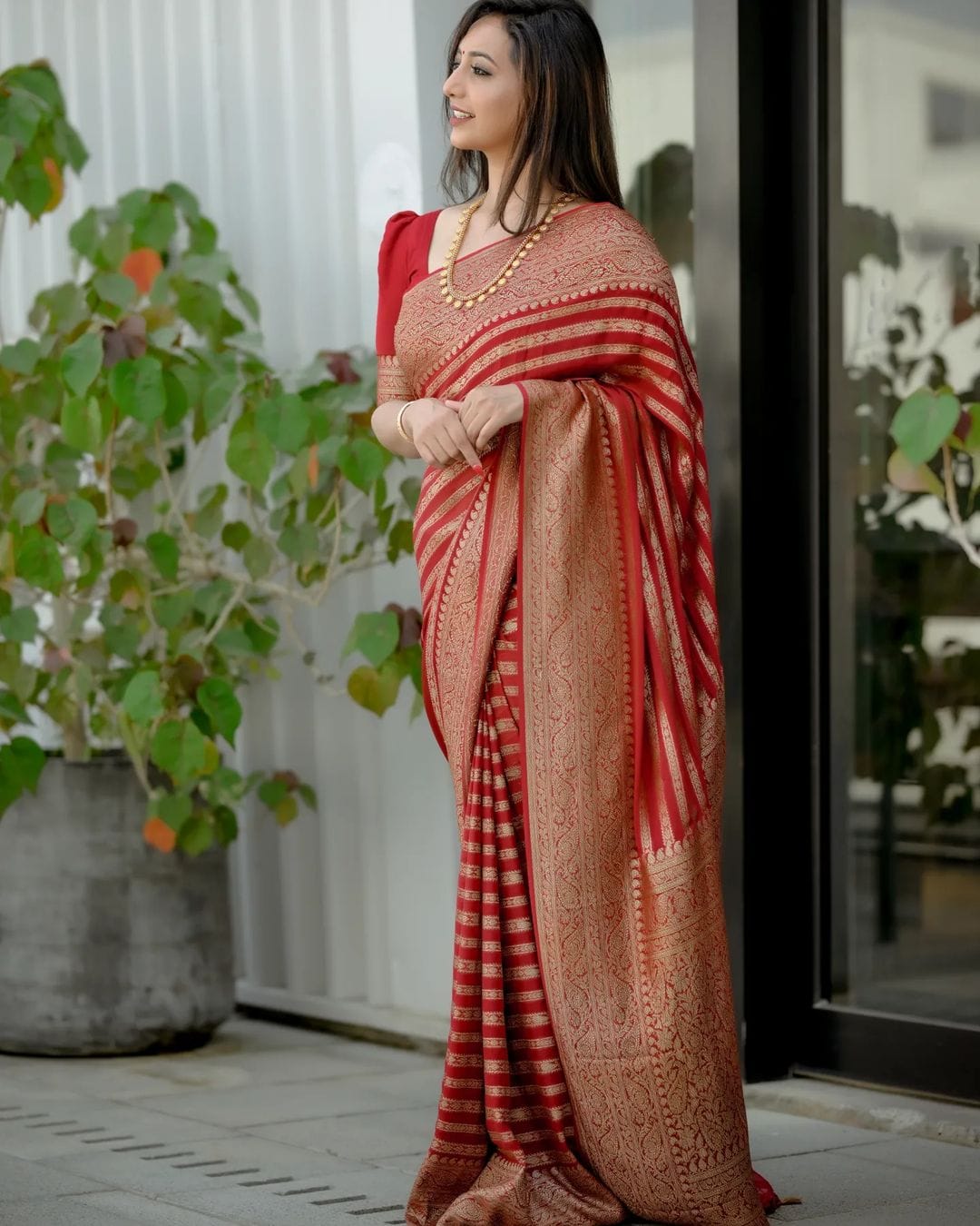 Intricate Red Soft Silk Saree With Capricious Blouse Piece