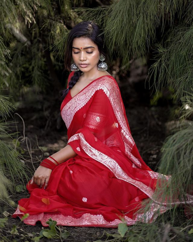 Angelic Red Soft Silk Saree With Excellent Blouse Piece