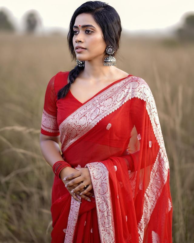 Angelic Red Soft Silk Saree With Excellent Blouse Piece